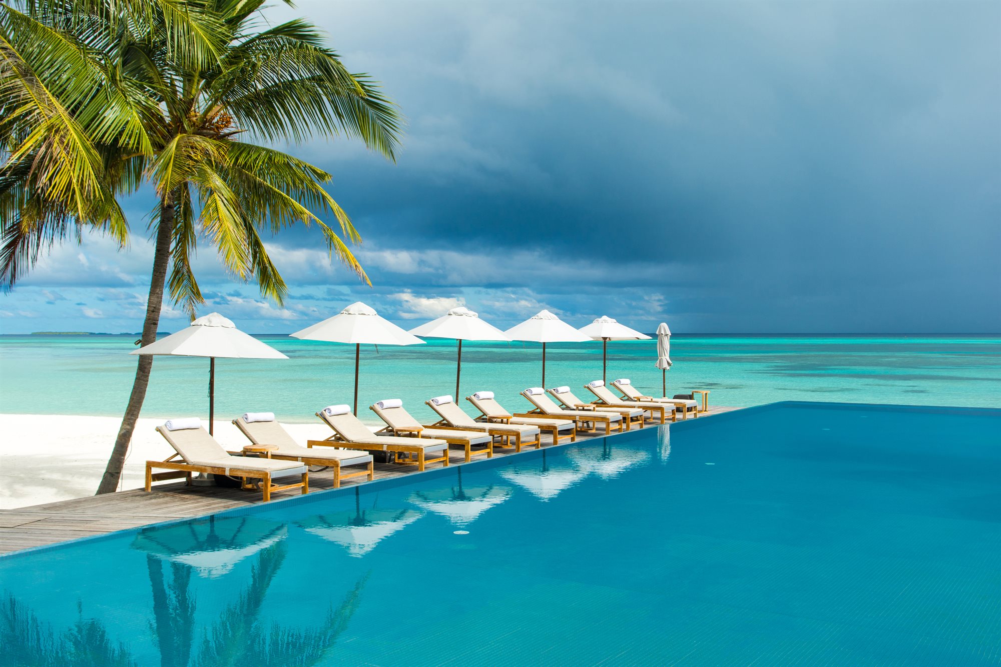 Luxury Seaside Resorts &mdash; Worldwide